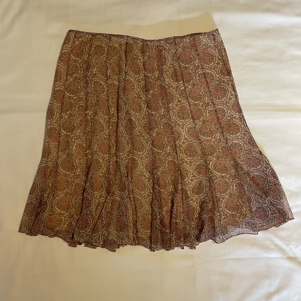 Size 10 silk cute midi skirt with a airy outer shell.